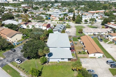 Immobilier commercial à vendre à Cape Canaveral, Floride: 8 chambres, 412.49 m2 № 2429359 - photo 7