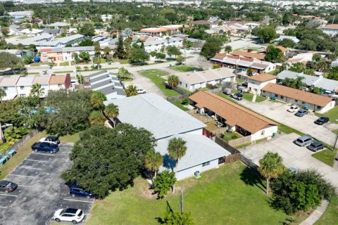 Immobilier commercial à vendre à Cape Canaveral, Floride: 8 chambres, 412.49 m2 № 2429359 - photo 6