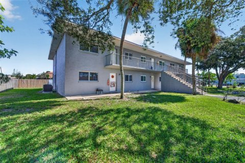 Immobilier commercial à vendre à Cape Canaveral, Floride: 8 chambres, 412.49 m2 № 2429359 - photo 24