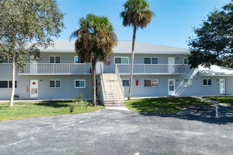 Immobilier commercial à vendre à Cape Canaveral, Floride: 8 chambres, 412.49 m2 № 2429359 - photo 2