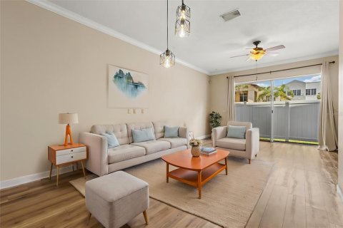 Townhouse in Tampa, Florida 2 bedrooms, 146.14 sq.m. № 2302361 - photo 15
