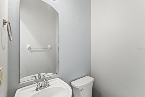 Townhouse in Tampa, Florida 2 bedrooms, 146.14 sq.m. № 2302361 - photo 8