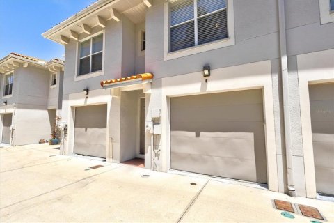 Townhouse in Tampa, Florida 2 bedrooms, 146.14 sq.m. № 2302361 - photo 5