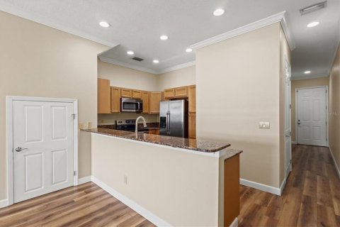 Townhouse in Tampa, Florida 2 bedrooms, 146.14 sq.m. № 2302361 - photo 10