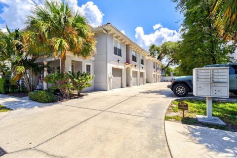 Townhouse in Tampa, Florida 2 bedrooms, 146.14 sq.m. № 2302361