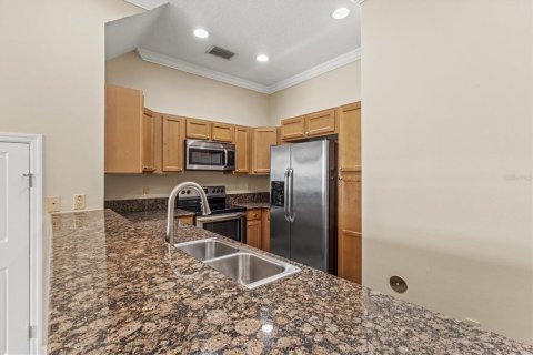 Townhouse in Tampa, Florida 2 bedrooms, 146.14 sq.m. № 2302361 - photo 11