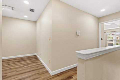 Townhouse in Tampa, Florida 2 bedrooms, 146.14 sq.m. № 2302361 - photo 23