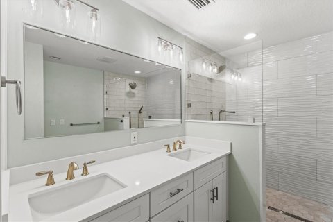 Townhouse in Tampa, Florida 2 bedrooms, 146.14 sq.m. № 2302361 - photo 30
