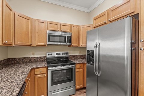 Townhouse in Tampa, Florida 2 bedrooms, 146.14 sq.m. № 2302361 - photo 12