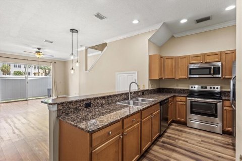 Townhouse in Tampa, Florida 2 bedrooms, 146.14 sq.m. № 2302361 - photo 9