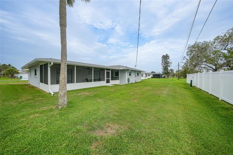 House in Englewood, Florida 2 bedrooms, 124.4 sq.m. № 1772793 - photo 27