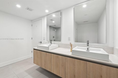 Condominio en venta en North Miami Beach, Florida, 2 dormitorios, 89.93 m2 № 1770654 - foto 16