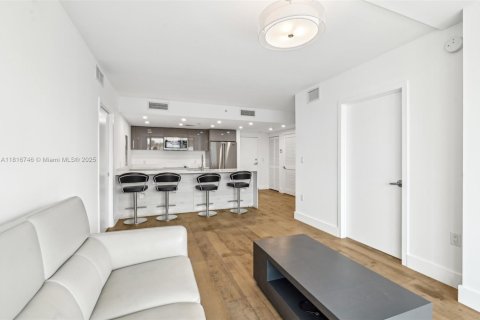 Condominio en venta en North Miami Beach, Florida, 2 dormitorios, 89.93 m2 № 1770654 - foto 4