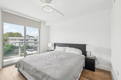 Condominio en venta en North Miami Beach, Florida, 2 dormitorios, 89.93 m2 № 1770654 - foto 11