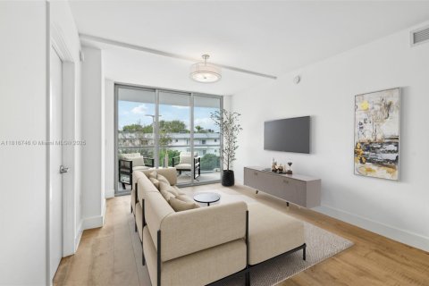 Condominio en venta en North Miami Beach, Florida, 2 dormitorios, 89.93 m2 № 1770654 - foto 1