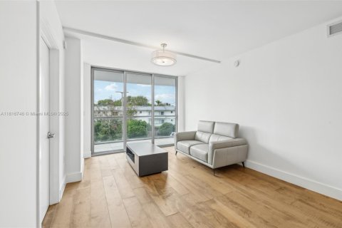 Condominio en venta en North Miami Beach, Florida, 2 dormitorios, 89.93 m2 № 1770654 - foto 6
