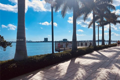 Touwnhouse à vendre à Miami, Floride: 2 chambres, 145.58 m2 № 2008556 - photo 3