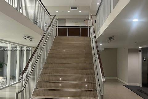 Adosado en venta en Miami, Florida, 2 dormitorios, 145.58 m2 № 2008556 - foto 20