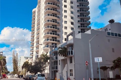 Touwnhouse à vendre à Miami, Floride: 2 chambres, 145.58 m2 № 2008556 - photo 2