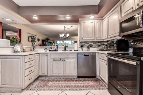 Condo in Bradenton, Florida, 2 bedrooms  № 1886957 - photo 8