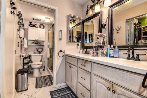 Condo in Bradenton, Florida, 2 bedrooms  № 1886957 - photo 15