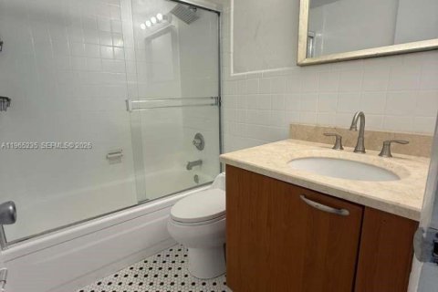 Снять в аренду кондоминиум в Норт-Бей-Виллидж, Флорида 1 спальня, 60.39м2, № 2026509 - фото 5