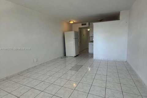 Снять в аренду кондоминиум в Норт-Бей-Виллидж, Флорида 1 спальня, 60.39м2, № 2026509 - фото 3