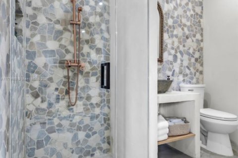 House in Miami, Florida 4 bedrooms, 129.51 sq.m. № 2035455 - photo 19