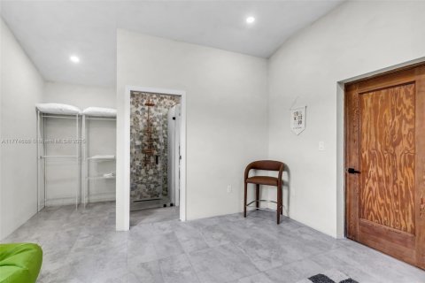 House in Miami, Florida 4 bedrooms, 129.51 sq.m. № 2035455 - photo 18