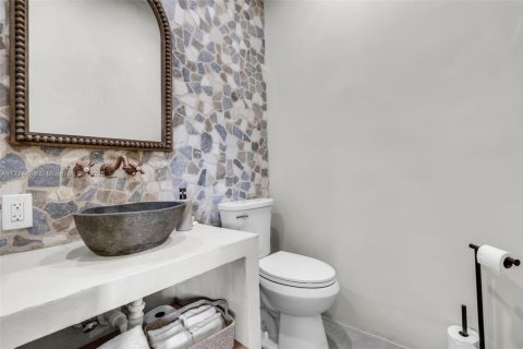 House in Miami, Florida 4 bedrooms, 129.51 sq.m. № 2035455 - photo 20