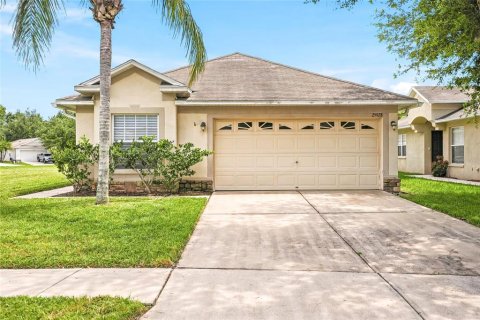 House in Land O' Lakes, Florida 3 bedrooms, 139.35 sq.m. № 2339444