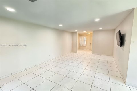 House in Delray Beach, Florida 2 bedrooms, 141.86 sq.m. № 1988395 - photo 3