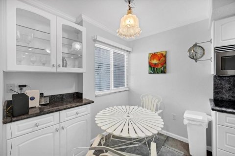 Copropriété à vendre à Sarasota, Floride: 2 chambres, 106.28 m2 № 1718963 - photo 13