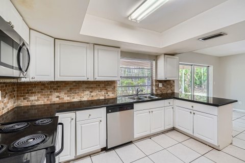 Купить виллу или дом в Плантация, Флорида 6 комнат, 144.09м2, № 1944022 - фото 5