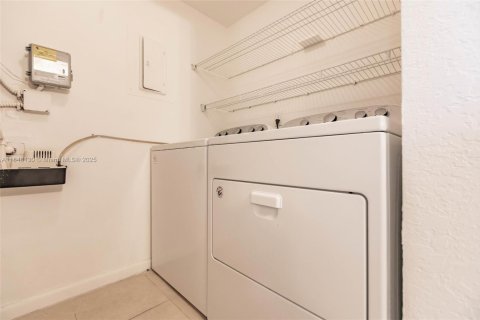 Condo in Greenacres, Florida, 2 bedrooms  № 1849316 - photo 25