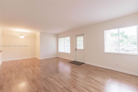 Condo in Greenacres, Florida, 2 bedrooms  № 1849316 - photo 23