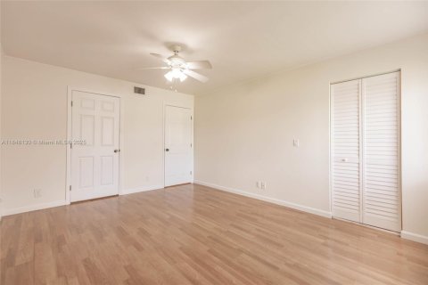 Condo in Greenacres, Florida, 2 bedrooms  № 1849316 - photo 18