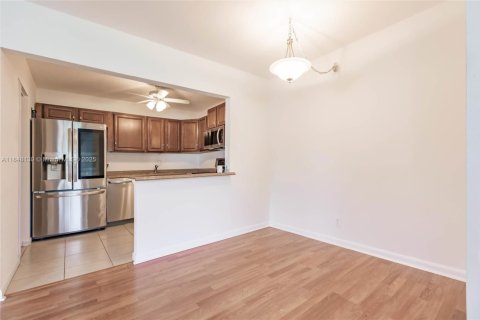 Condo in Greenacres, Florida, 2 bedrooms  № 1849316 - photo 10