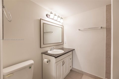 Condo in Greenacres, Florida, 2 bedrooms  № 1849316 - photo 5