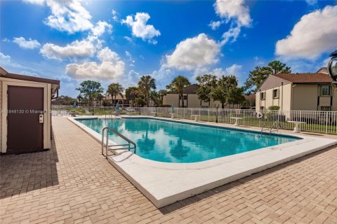 Condo in Greenacres, Florida, 2 bedrooms  № 1849316 - photo 1