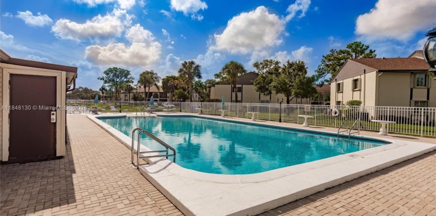Condo in Greenacres, Florida, 2 bedrooms  № 1849316