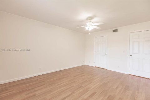 Condo in Greenacres, Florida, 2 bedrooms  № 1849316 - photo 15