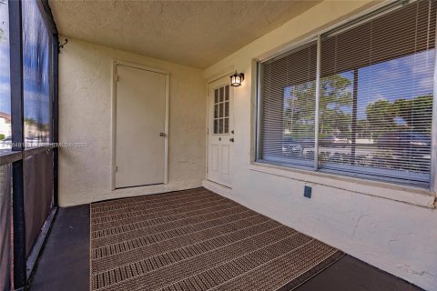 Condo in Greenacres, Florida, 2 bedrooms  № 1849316 - photo 9