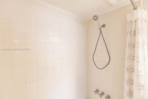 Condo in Greenacres, Florida, 2 bedrooms  № 1849316 - photo 24