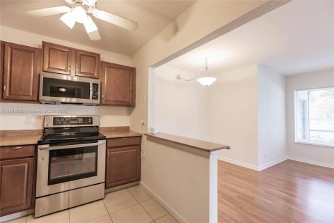 Condo in Greenacres, Florida, 2 bedrooms  № 1849316 - photo 21