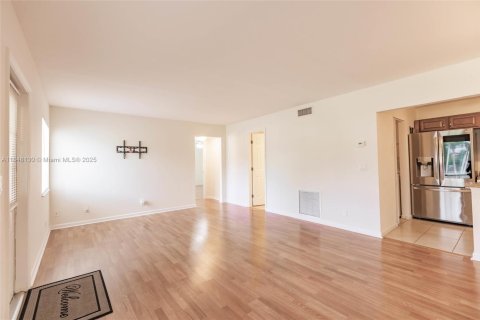 Condo in Greenacres, Florida, 2 bedrooms  № 1849316 - photo 4