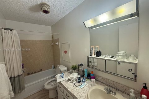 Copropriété à vendre à Hollywood, Floride: 2 chambres, 78.04 m2 № 1872497 - photo 9