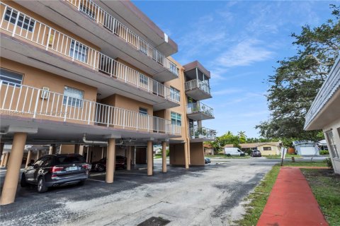 Copropriété à vendre à Hollywood, Floride: 2 chambres, 78.04 m2 № 1872497 - photo 18