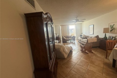 Copropriété à vendre à Hollywood, Floride: 2 chambres, 78.04 m2 № 1872497 - photo 3