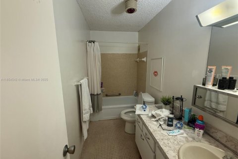 Copropriété à vendre à Hollywood, Floride: 2 chambres, 78.04 m2 № 1872497 - photo 10